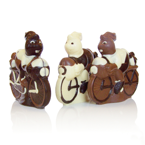 Schokoladenfigur Hase auf Fahrrad